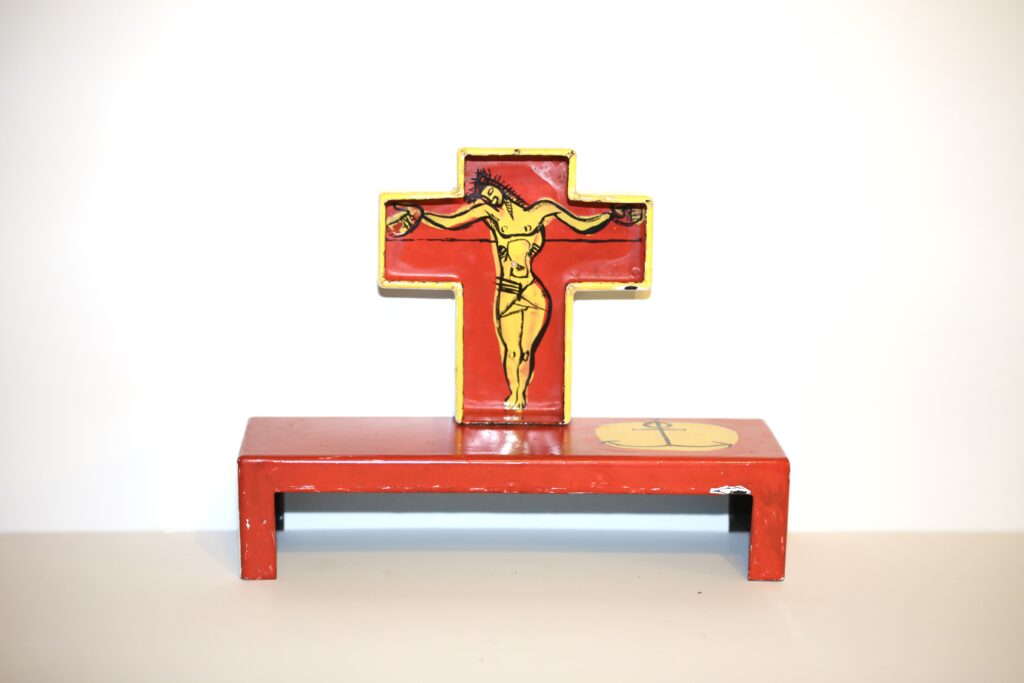 Croix émaillé de la chapelle Notre-Dame du Haut à Ronchamp